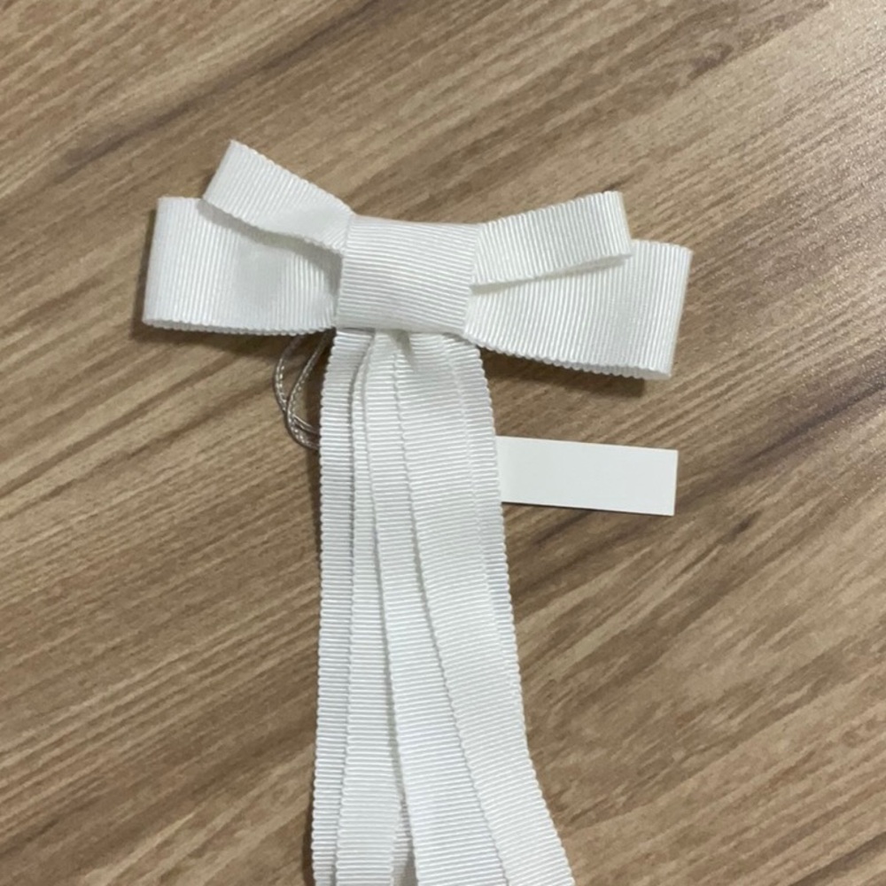 Elegant White Bow Hair Accessory